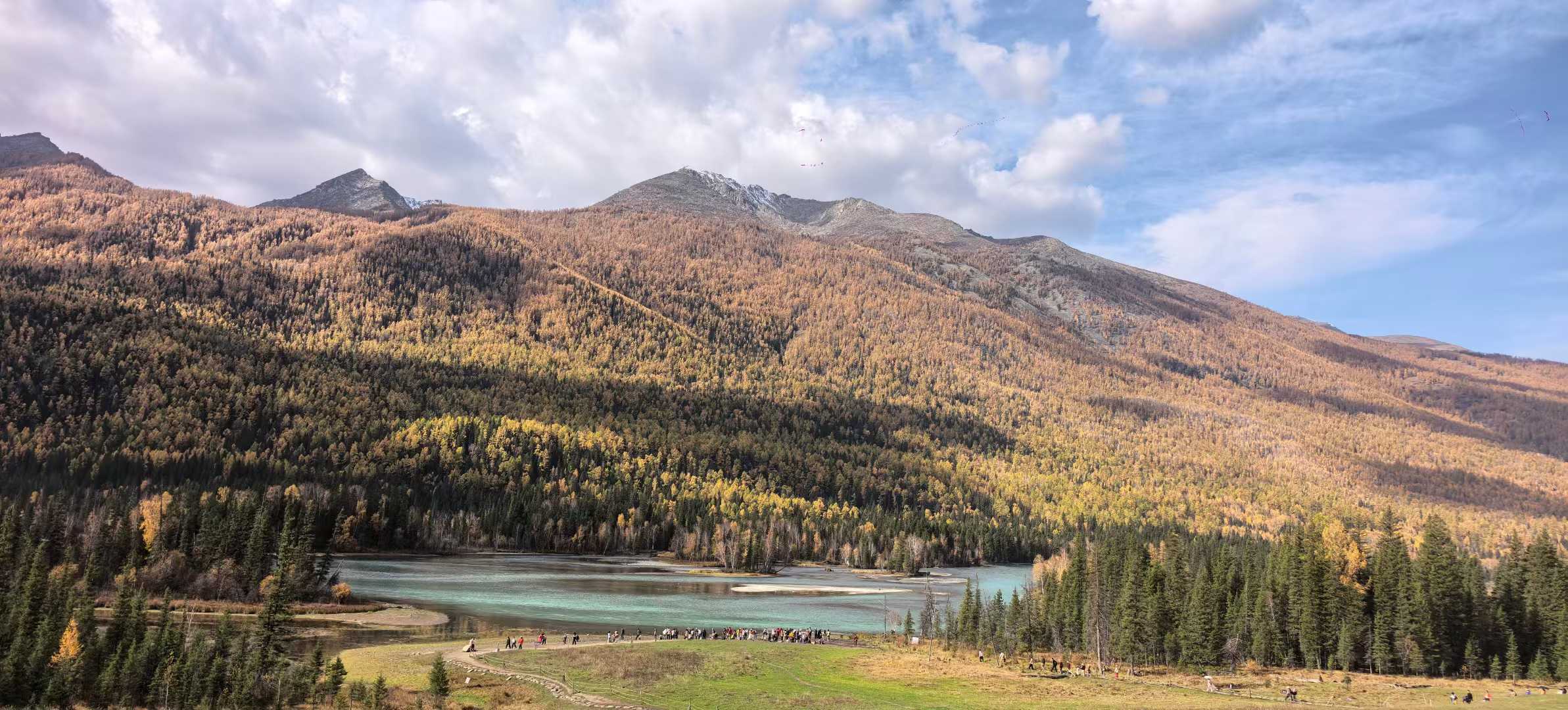 新疆阿勒泰地区·喀纳斯景区-月亮湾观景台三湾